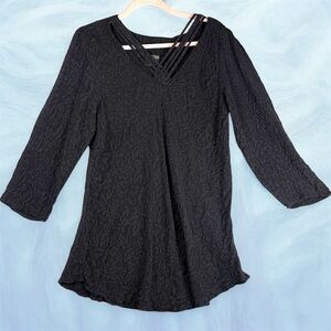 URU Designer V-neck Black Textured Silk Blouse Floral Print 100% Silk USA Made M